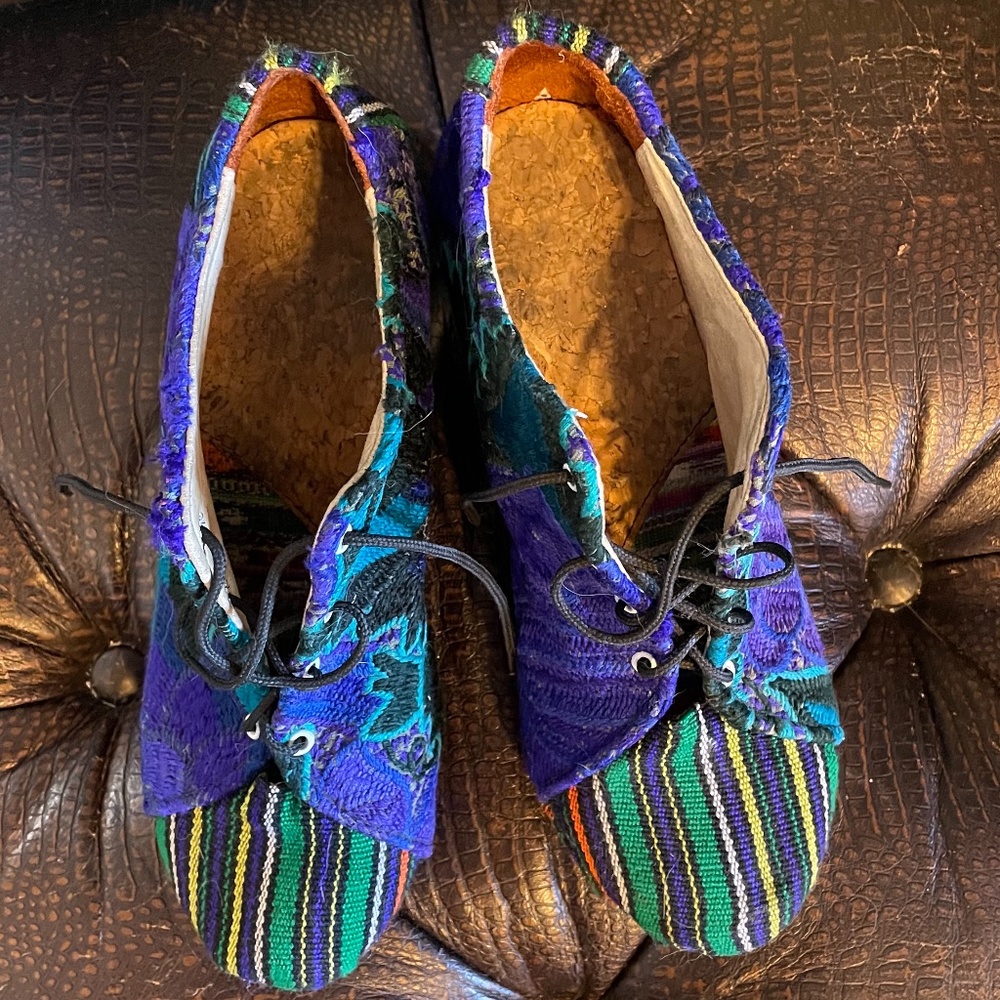 Handmade Embroidered Pumps - Picture 8 of 10